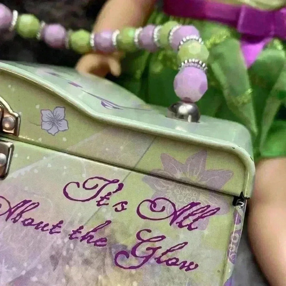 Disney Animators Collection Tinker
Bell doll and Tinker Bell Tin Box  Purse - Picture 15 of 16